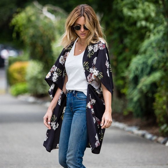 Amaryllis Floral Kimono - Picture 3 of 3